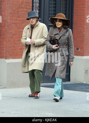 NEW YORK, NY - 7 MARZO: Woody Allen ed Elaine May sono state girate le riprese di "The Woody Allen Amazon Project" il 7 marzo 2016 a New York. Persone: Woody Allen, Elaine May Foto Stock