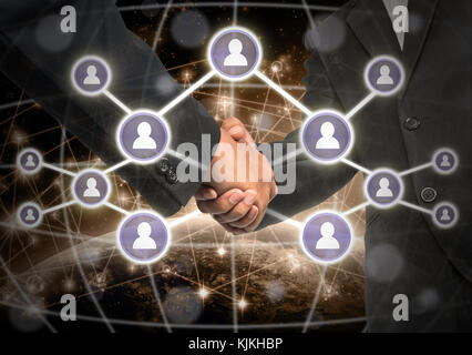 Handshake di business con i social media il simbolo di rete internet concetto sfondo, elementi di questa immagine fornita dalla NASA, business social netwok Foto Stock