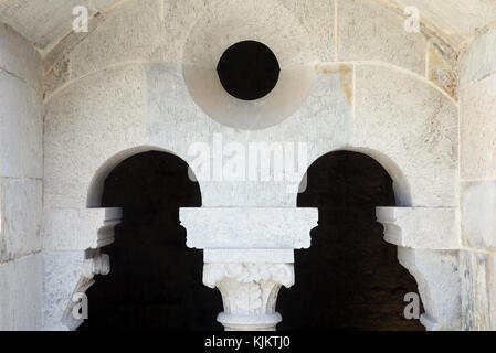 La Celle Abbey. Il chiostro. La Francia. Foto Stock