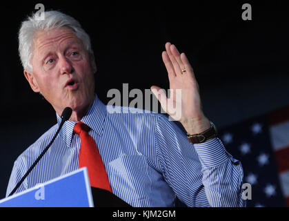 EDISON, NJ - 27 Maggio: ex presidente degli Stati Uniti Bill Clinton raduni i sostenitori della Hillary a Edison di alta scuola il 27 maggio 2016 in Edison, New Jersey. Persone: Bill Clinton Foto Stock