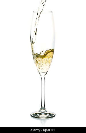 Spruzzi di champagne in vetro su bianco Foto Stock