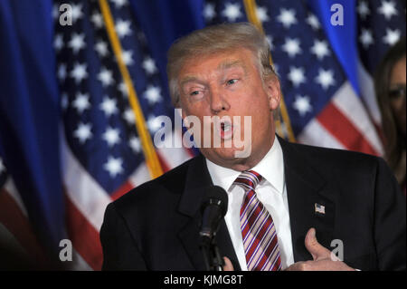 BRIARCLIFF MANOR, NY - 07 GIUGNO: (EMBARGOED TO 06/12/2016) il candidato presidenziale repubblicano Donald Trump si rivolge ai sostenitori e ai media dopo le elezioni primarie del 7 giugno 2016 a Briarcliff Manor, New York. Trump ha parlato con i media al Trump National Golf Club. Persone: Donald Trump Foto Stock