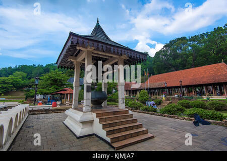 Kandy, Sri lanka - Novembre 2013: Tempio del dente da esterno Foto Stock