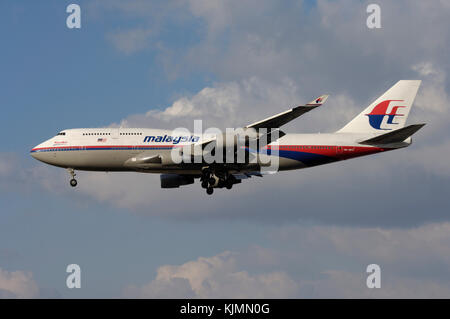 Malaysia Airlines MAS Boeing 747-400 sul finale-APPROCCIO Foto Stock