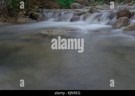 Otturatore lento del batu kurau river, taiping, perak, Malaysia Foto Stock