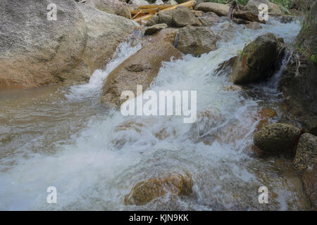 Otturatore lento del batu kurau river, taiping, perak, Malaysia Foto Stock