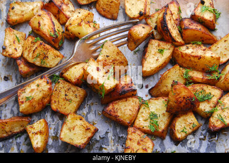 Patate arrosto con forcella Foto Stock