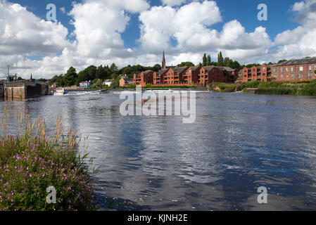 Fiume Exe seguito Trews Weir Exeter Devon Foto Stock