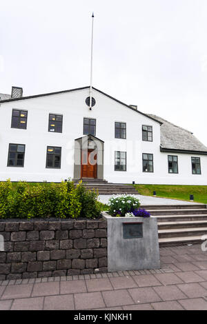 Reykjavic, Islanda - 5 settembre 2017: il cabinet house (stjornarradshusid, governo house) laekjargata street nella città di Reykjavik in autunno. rey Foto Stock