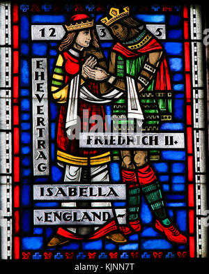 Il vetro macchiato in wormser dom in Worms, Germania, raffigurante le nozze di Isabella di Inghilterra e l'imperatore Federico II nel 1235 Foto Stock