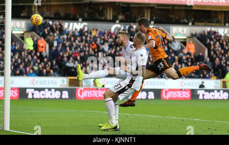 Leo Bonatini dei Wolverhampton Wanderers segna il secondo gol della sua squadra durante la partita del campionato Sky Bet a Molineux, Wolverhampton. Foto Stock