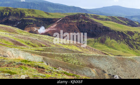 Viaggio in Islanda - montagne piste in hveragerdi hot spring river trail area in settembre Foto Stock