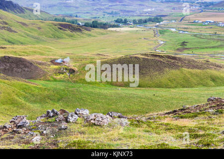 Viaggio in Islanda - geyser a Hveragerdi hot spring river trail area in autunno Foto Stock