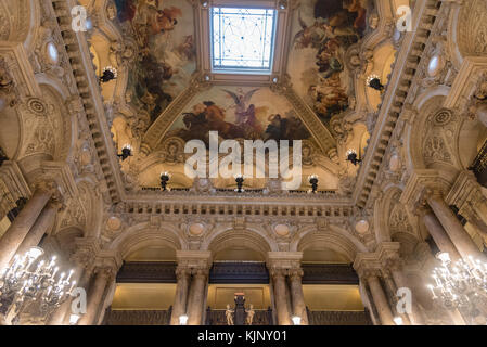Il soffitto della scalinata del Palais Garnier (Opera) a Parigi Foto Stock