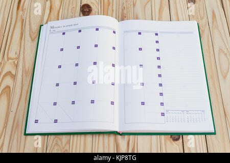 Calendario Maggio 2016 sul tavolo di legno. e lo spazio per le note Foto Stock