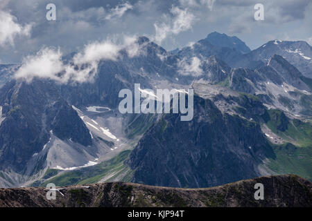 Vista dalla vetta Valluga verso Kaltenberg, St Anton, Austria Foto Stock