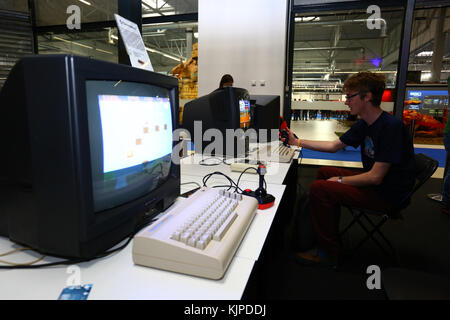 Nadarzyn, Polonia. 25 nov, 2017. Polonia, nadarzyn, novembre 25th, 2017: Varsavia comic con corre il suo seccond edition, esibendo pop arte e cultura di star wars, gioco di troni, cosplay, i giochi e molti altri temi. Credito: jake ratz/alamy live news Foto Stock