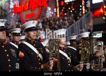 Hollywood, Stati Uniti d'America. 26 Nov, 2017. Atmosfera all'ottantacinquesimo Hollywood annuale parata natalizia il 27 novembre 2016 in Hollywood, la California. Credito: la foto di accesso/Alamy Live News Foto Stock