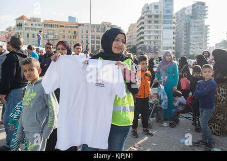 Marytrs' Square, Beirut, Libano, 26 Nov 2017, musulmano volontari femmina Beirut, Libano, Credito: Mohamad Itani / Alamy Live News Foto Stock