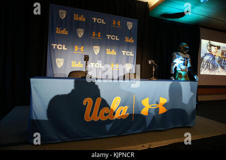 Westwood CA. 27 Nov, 2017. Tappa per il NCAA Football 2017 UCLA Bruins conferenza stampa di nuovo allenatore Chip Kelly presso la UCLA Pavilion Club di Westwood, ca. il 27 novembre 2017 (assoluta fotografo completo & Company Credit: Jevone Moore/Cal Sport Media/Cal Sport Media (rete televisione vi preghiamo di contattare il vostro rappresentante di vendita per uso televisivo. Credito: csm/Alamy Live News Foto Stock