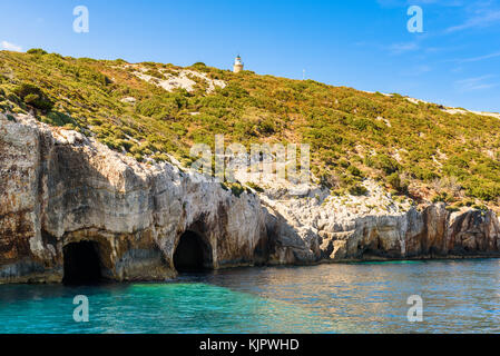 Grotte blu vicino a Capo Skinari sull'isola di Zante, Grecia. Foto Stock