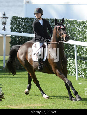 PALM BEACH FL - 04 GENNAIO: Donald Trump, Melania Trump e Barron Trump partecipano al Gran Premio Internazionale di Trump al Club Mar-a-Lago il 4 gennaio 2015 a Miami, Florida persone: Georgina Bloomberg Transmission Ref: MNC5 deve chiamare se interessato Michael Storms Storms Media Group Inc. 305-632-3400 - Cell 305-513-5783 - Fax MikeStorm@aol.com Foto Stock