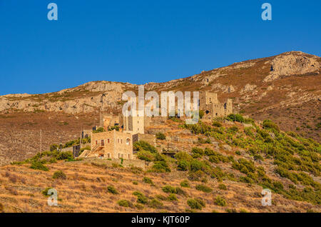 Architettura e torri del centro storico che domina la zona presso il famoso villaggio Vatheia sopra il Laconian Mani prefettura in Grecia. Foto Stock