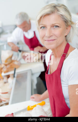 Il giovane con un negozio Foto Stock