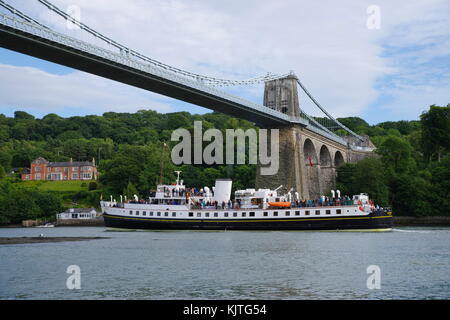 MV Balmoral sullo Stretto di Menai Foto Stock