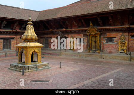 Mul chowk cortile, taleju bhawani tempio della dea, hanuman dhoka royal palace, patan Durbar Square, sito patrimonio mondiale dell'UNESCO, la valle di Kathmandu, lal Foto Stock