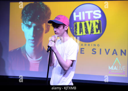 HOLLYWOOD, FL - MARZO 13: Troye Sivan visite visite 97,3 il 13 marzo 2016 in Hollywood Florida Persone: Troye Sivan Foto Stock