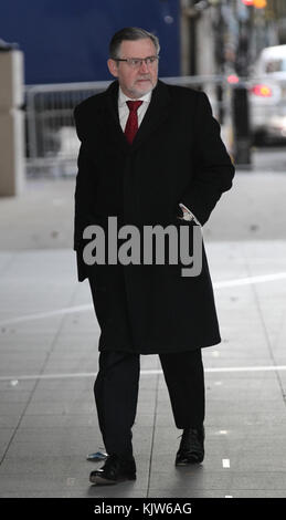 Londra, Regno Unito. 26 novembre, 2017. Barry GARDINER il lavoro politico del partito visto arrivare per la andrew marr show alla BBC Studios di Londra credito: rm premere/alamy live news Foto Stock