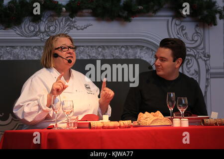 Ultimo giorno di ideal home show a Natale 2017, dotate di chef professionisti theo randall e rosemary shrager Foto Stock