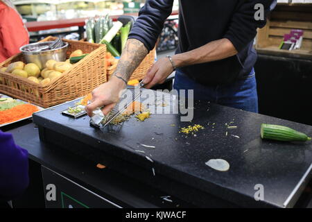 Ultimo giorno di ideal home show a Natale 2017, dotate di chef professionisti theo randall e rosemary shrager Foto Stock