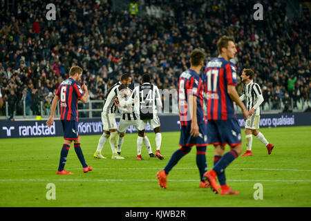 Torino, Italia. 26 nov, 2017. Durante la serie di una partita di calcio tra Juventus fc ed fc crotone presso lo stadio Allianz il 26 novembre, 2017 a Torino, Italia. Credito: antonio polia/alamy live news Foto Stock