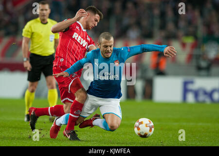 Koeln, Germania. 23 novembre 2017. Salih OEZCAN (li., Ozcan, K) contro Jack WILSHERE (ARS), Aktion, duelli, Fussball Europa League, Gruppenphase, 5) Spieltag, 1.FC Cologne (K) - Arsenal London (ARS), AM 23.11.2017 a Koeln/Germania. |utilizzo del credito mondiale: dpa/Alamy Live News Foto Stock