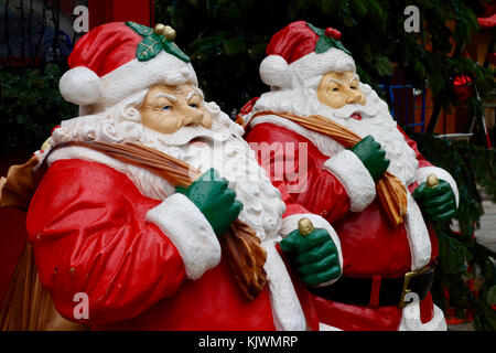 Babbo natale decorazione presso la cattedrale di Colonia mercatino di natale Foto Stock