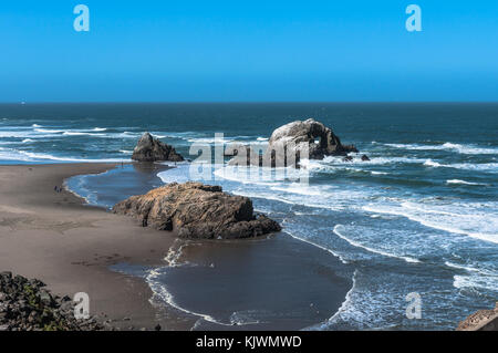 Onde sulla spiaggia di sabbia a Ocean Beach, san francisco Foto Stock