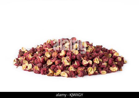 Cumulo di sichuan pepe cinese isolati su sfondo bianco Foto Stock