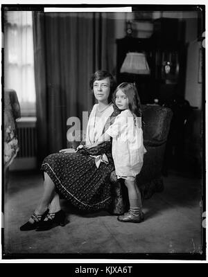 Alice Roosevelt Longworth con la figlia Paulina Foto Stock
