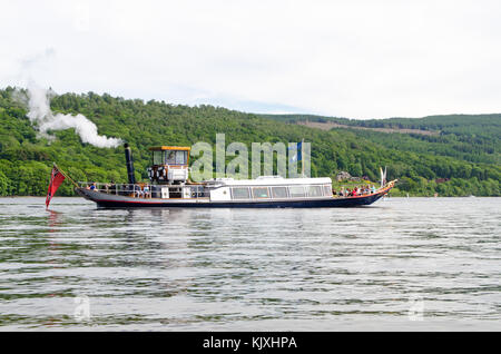 La Steam Yacht Gondola sul Coniston Water nel Lake District inglese Foto Stock