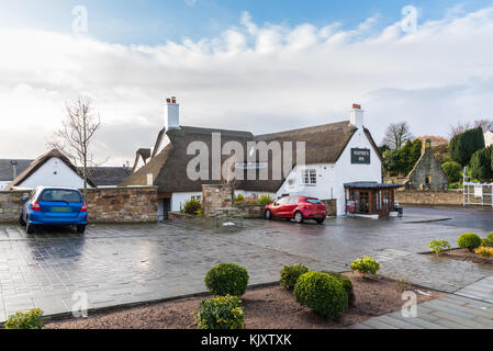 Kirkoswald,Scozia,UK-novembre 25 ,2017: l'insolita tetti in paglia di souter's inn di kirkoswald reso famoso dal poeta scozzese Robert Burns. Foto Stock