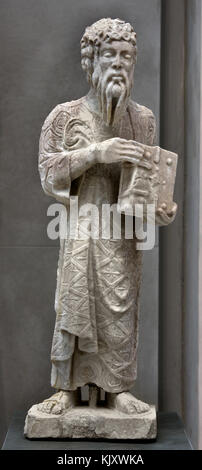 Statuetta dagli sguanci del portale maggiore - statuette dal sguances del portale maggiore 1300-25 da Arnolfo di Cambio 1240 - 1300/1310 scultore ( La Cattedrale di Santa Maria del Fiore di Firenze - Cattedrale di Santa Maria del Fiore 1336 ) Museo dell'Opera del Duomo Firenze italiano. Foto Stock