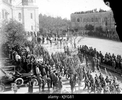 Allenby ufficiale della voce con revisione militare al composto di russo. Gli uomini di cavalli in truppe di revisione su parade. 1917 Dic. matpc.11529 Foto Stock