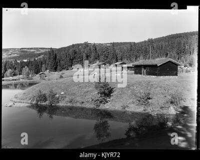 Questa immagine fa parte della collezione Maihaugen, che mostra l'area di Setergrenda, uno storico museo all'aperto in Norvegia, che cattura l'architettura rurale e lo stile di vita nell'ambiente tradizionale norvegese. Foto Stock