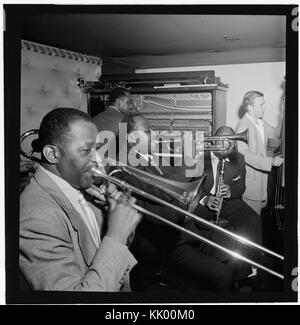 (Ritratto di Wilbur de Paris, Sammy Prezzo, Sidney de Paris, Eddie (Emmanuel) Barefield e Charlie Traeger, Jimmy Ryan (Club), New York, N.Y., ca. Luglio 1947) (LOC) (4843740198) Foto Stock