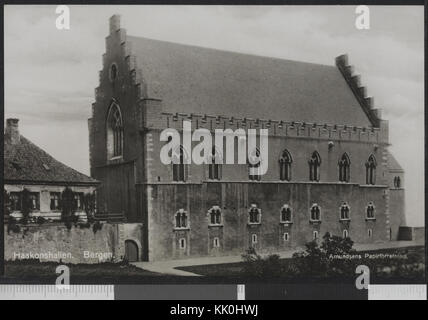 Haakonshallen a Bergen è un importante sito storico in Norvegia, catturato in una fotografia scattata nel 2016. Foto Stock