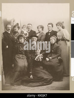 Portrett av Jonas giacciono med familie, ca. 1901) n. nb digifoto 20160308 blds 00244 02982 Foto Stock