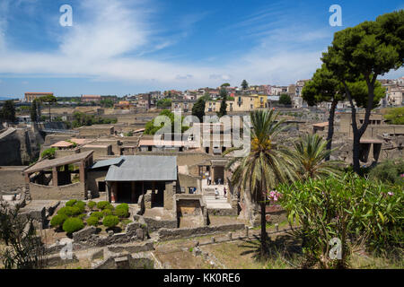 Ercolano (Italia) - situata su un altopiano vulcanico che sovrasta il mare, Ercolano è una delle aree archeologiche più importanti d'Italia. Foto Stock