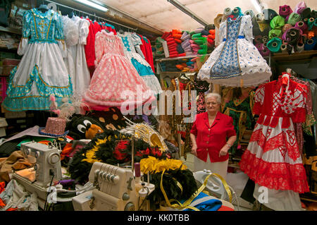 Il carnevale, travestimenti workshop, Cadiz, regione dell'Andalusia, Spagna, Europa Foto Stock